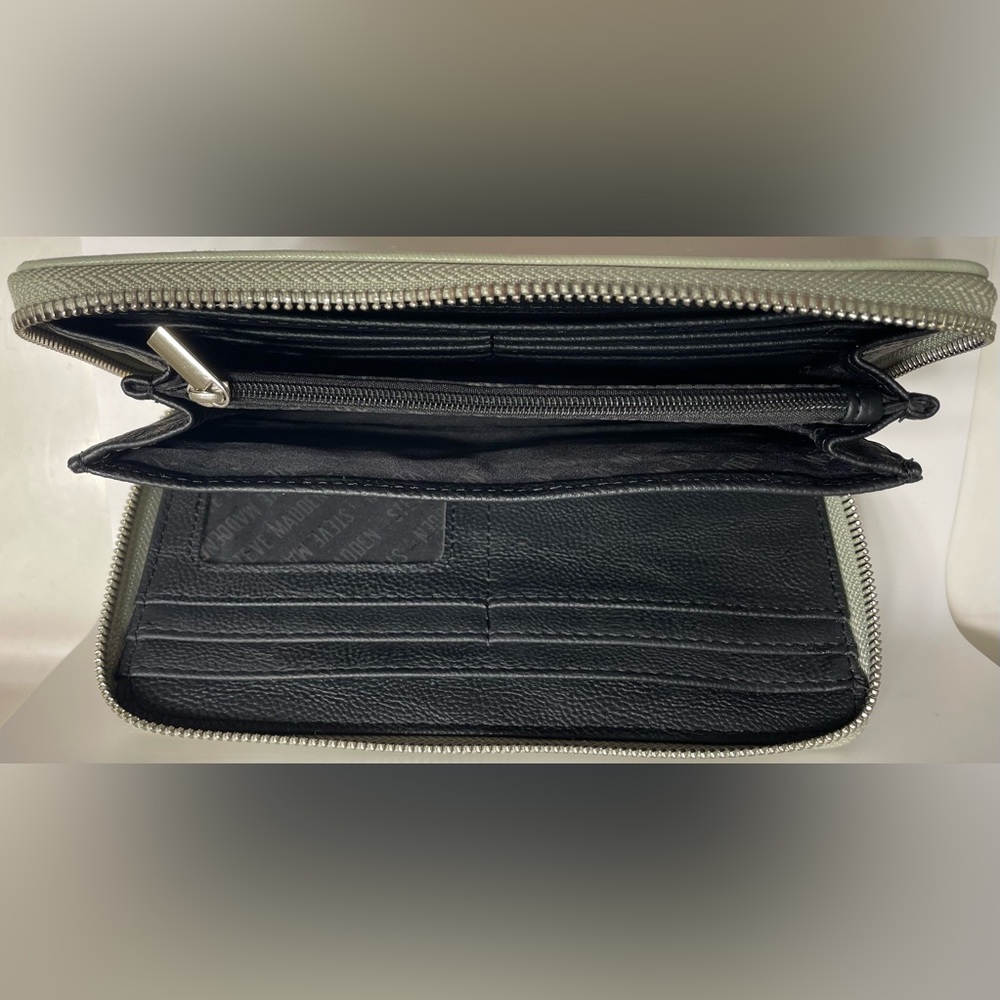 Steve Madden BZippy Jade Wallet Wristlet - Picture 5 of 5